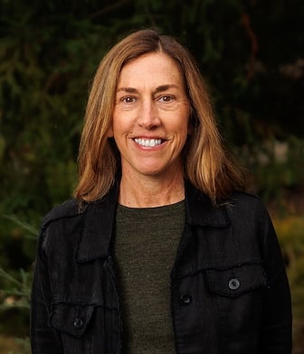 julie-mckay.png